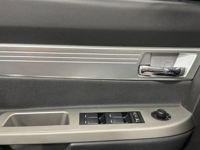 Used 2009 Chrysler Sebring Touring FWD image 6