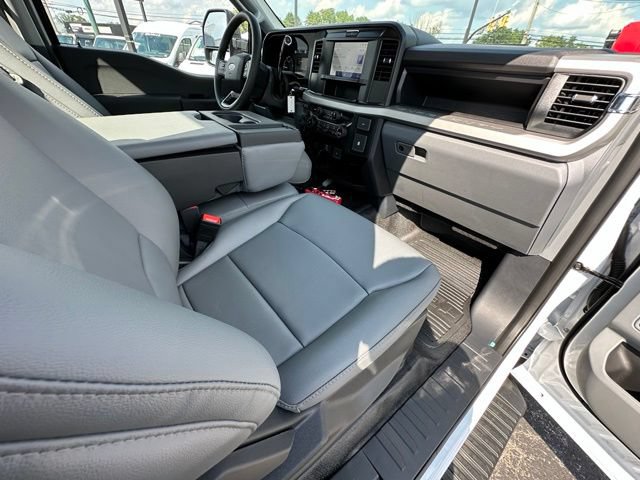 New 2026 Ford F550 4x4 Regular Cab Super Duty image 21