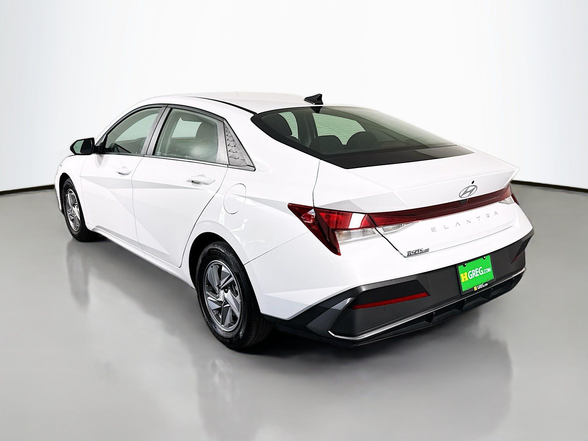 Used 2025 Hyundai Elantra SE FWD image 7
