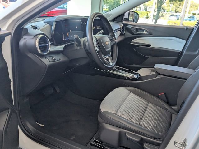 Certified 2025 Chevrolet Trax LT w/ Driver Confidence Package image 6