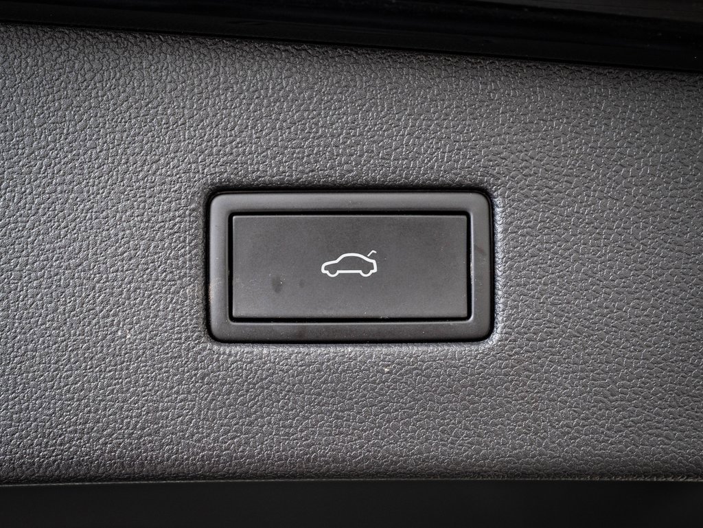 Used 2022 Volkswagen Tiguan SE w/ Panoramic Sunroof Package image 20