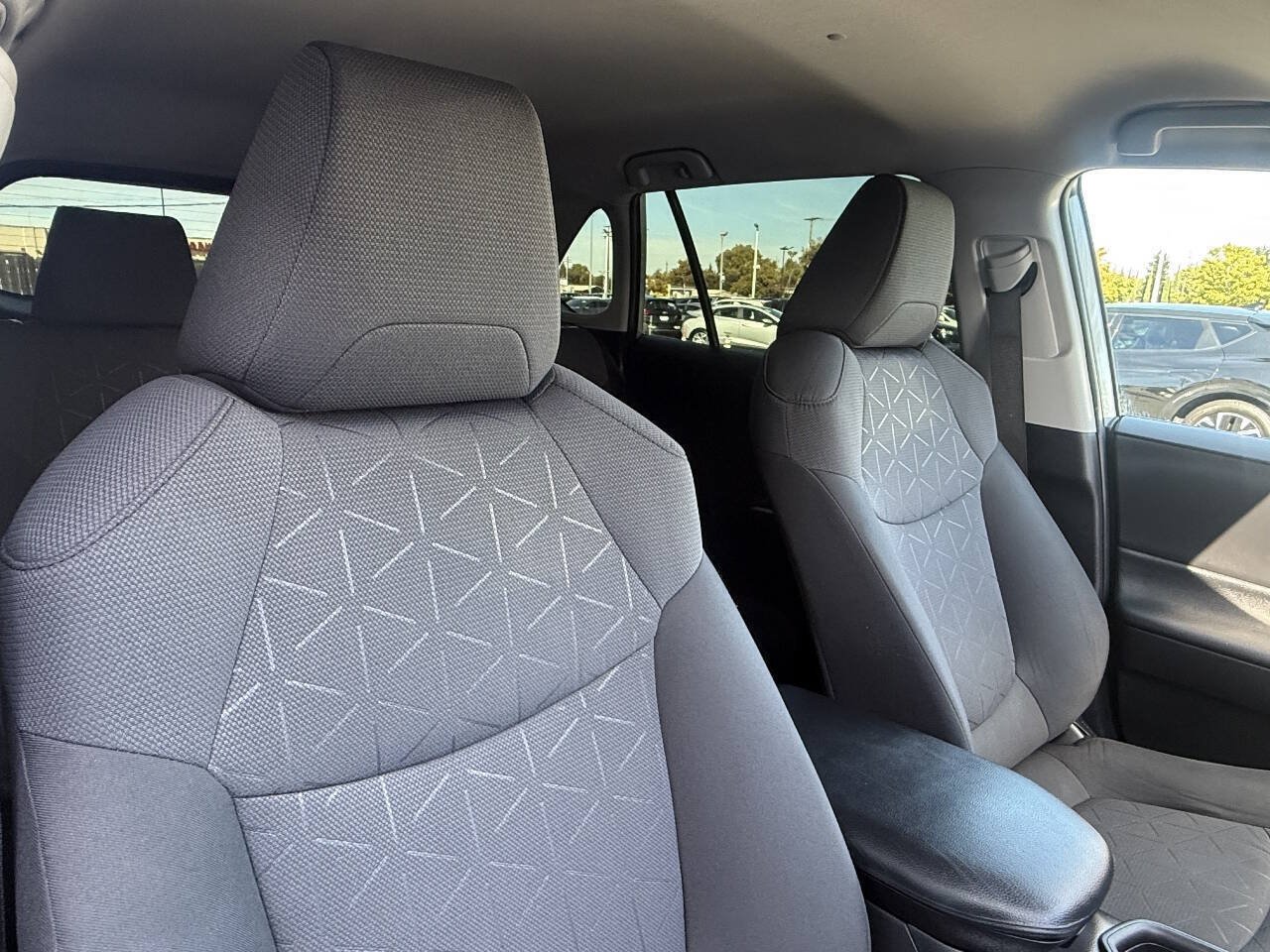 Used 2021 Toyota RAV4 XLE w/ XLE Grade Weather Package AWD/4WD image 20