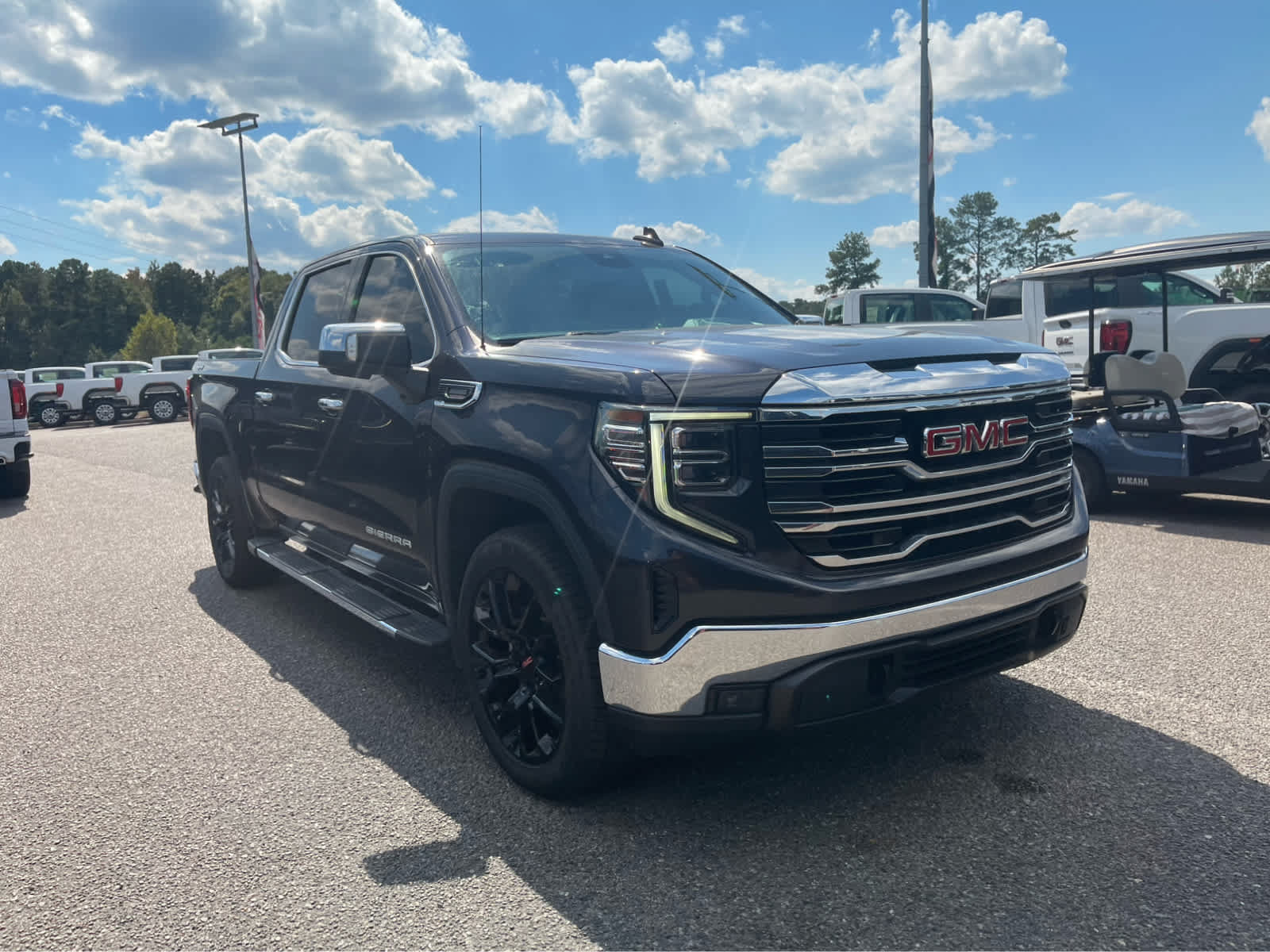 Used 2023 GMC Sierra 1500 SLT w/ SLT Premium Package AWD/4WD image 3