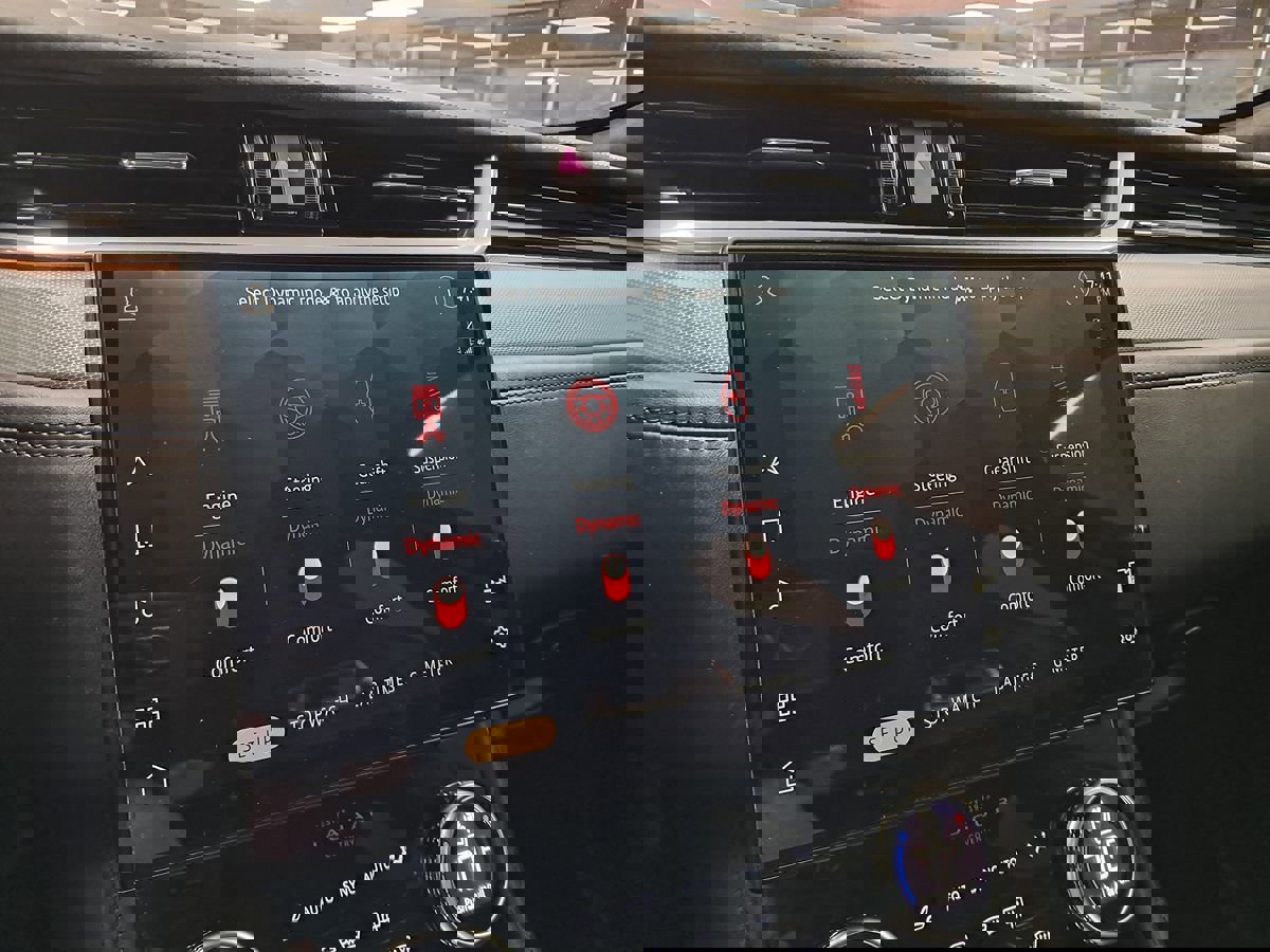 Used 2021 Jaguar F-PACE SVR image 28