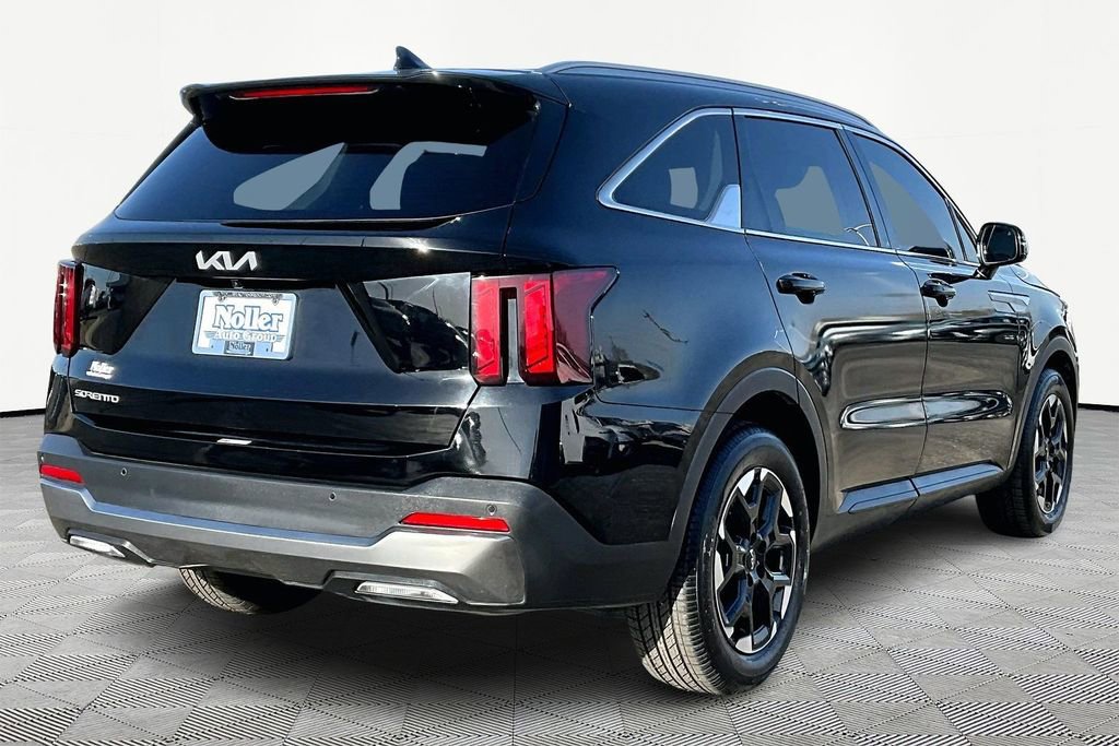 Used 2024 Kia Sorento S image 2
