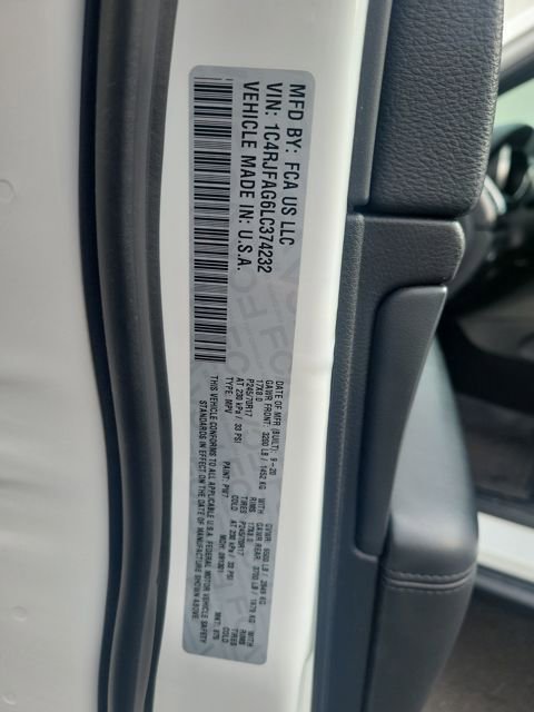 Used 2020 Jeep Grand Cherokee Laredo image 34