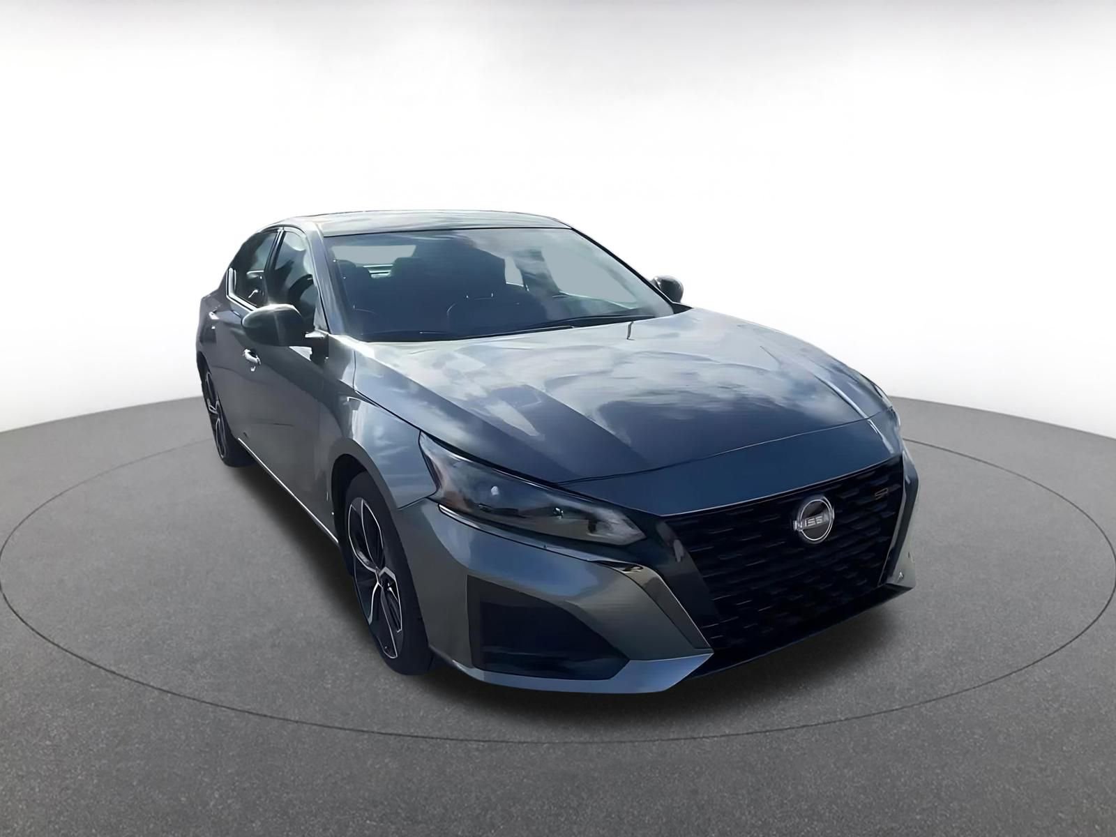 Used 2025 Nissan Altima 2.5 SR image 3