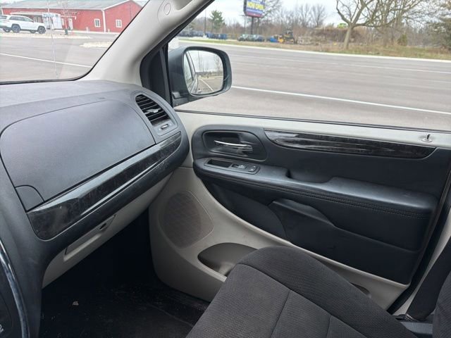 Used 2012 Dodge Grand Caravan SXT w/ Entertainment Group 1 image 12