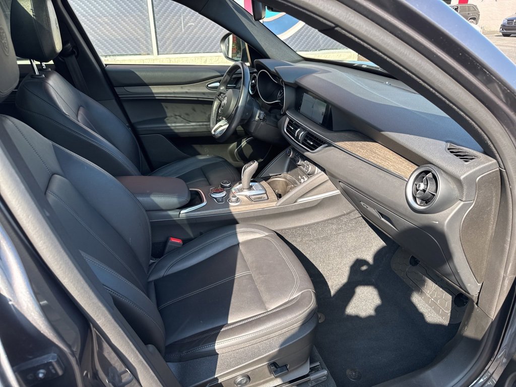 Used 2022 Alfa Romeo Stelvio Ti w/ Active Assist Plus Package image 58