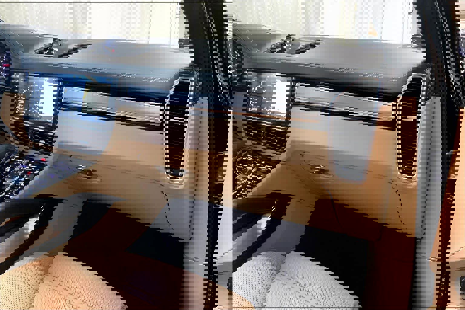 Used 2020 Porsche Cayenne Turbo image 18