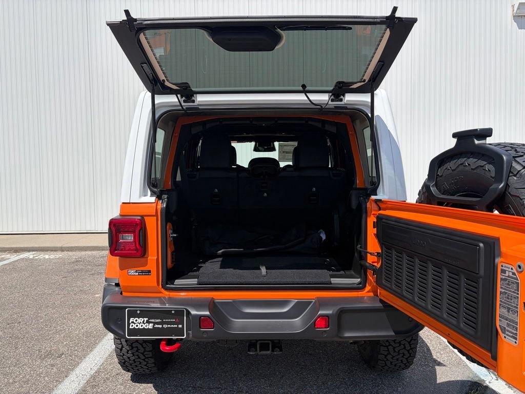 New 2026 Jeep Wrangler Unlimited Rubicon w/ Whitecap Package AWD/4WD image 14