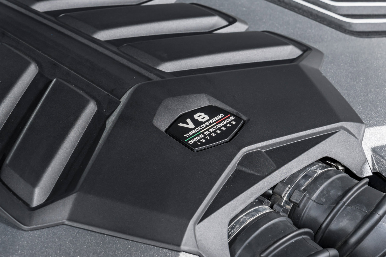 Used 2025 Lamborghini Urus SE AWD/4WD image 50