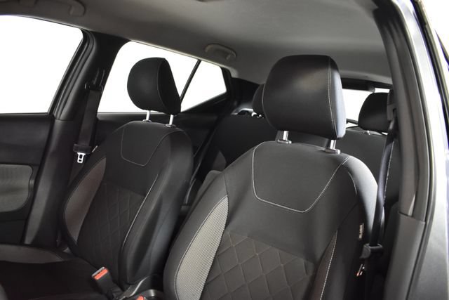 Used 2018 Nissan Kicks SV FWD image 9