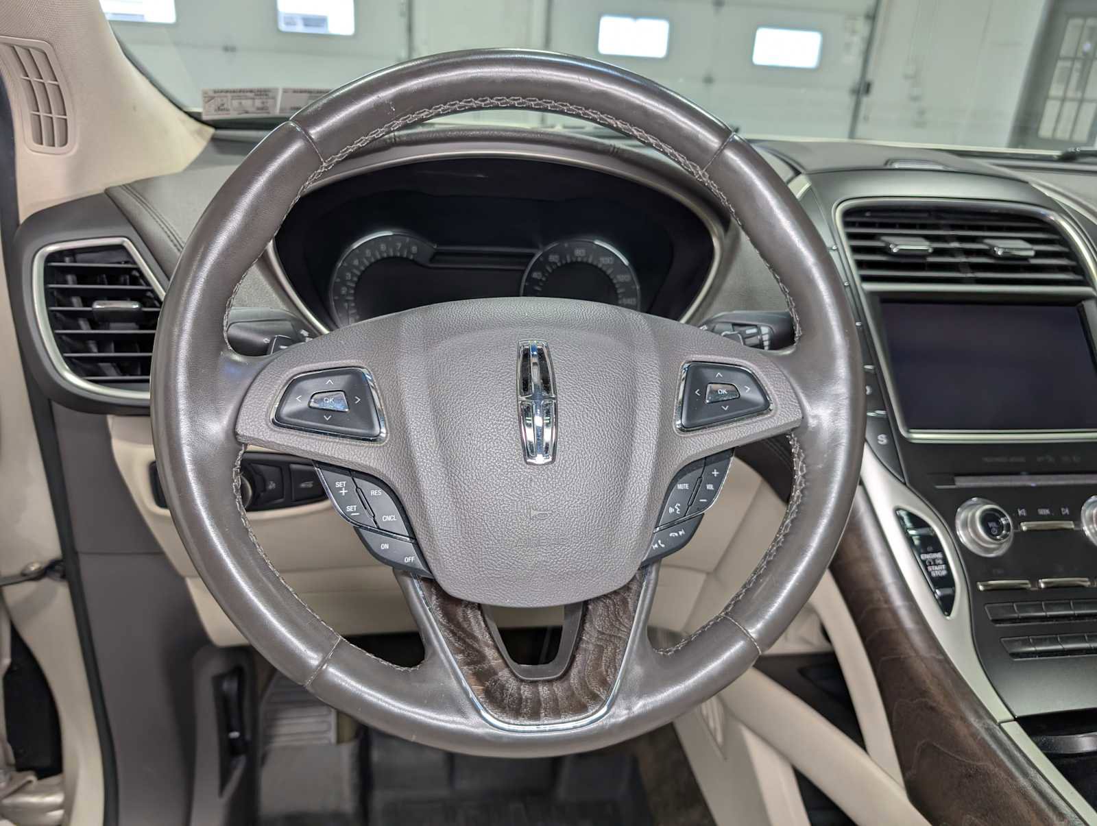 Used 2017 Lincoln MKX Reserve w/ Lincoln MKX Climate Package AWD/4WD image 36