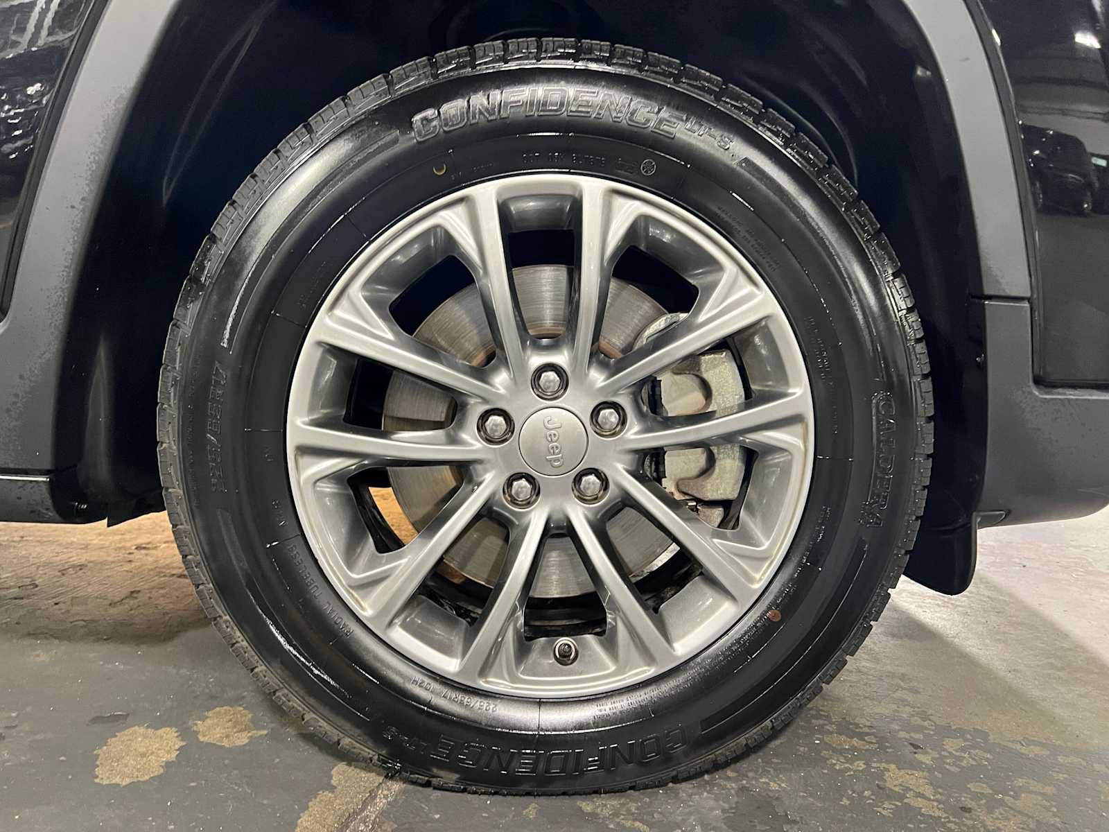 Used 2019 Jeep Cherokee Latitude Plus w/ Cold Weather Group AWD/4WD image 9