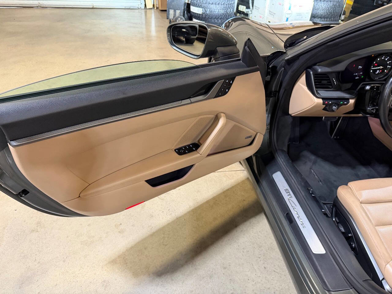 Used 2023 Porsche 911 Carrera image 40