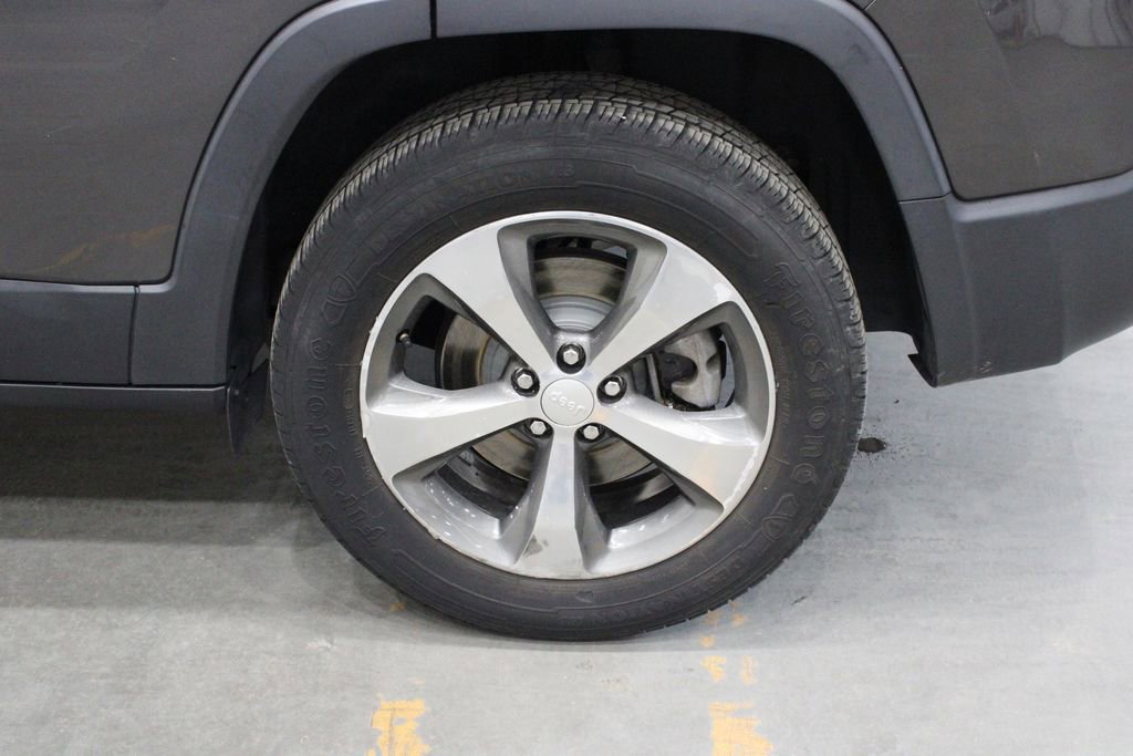 Used 2019 Jeep Cherokee Limited image 44