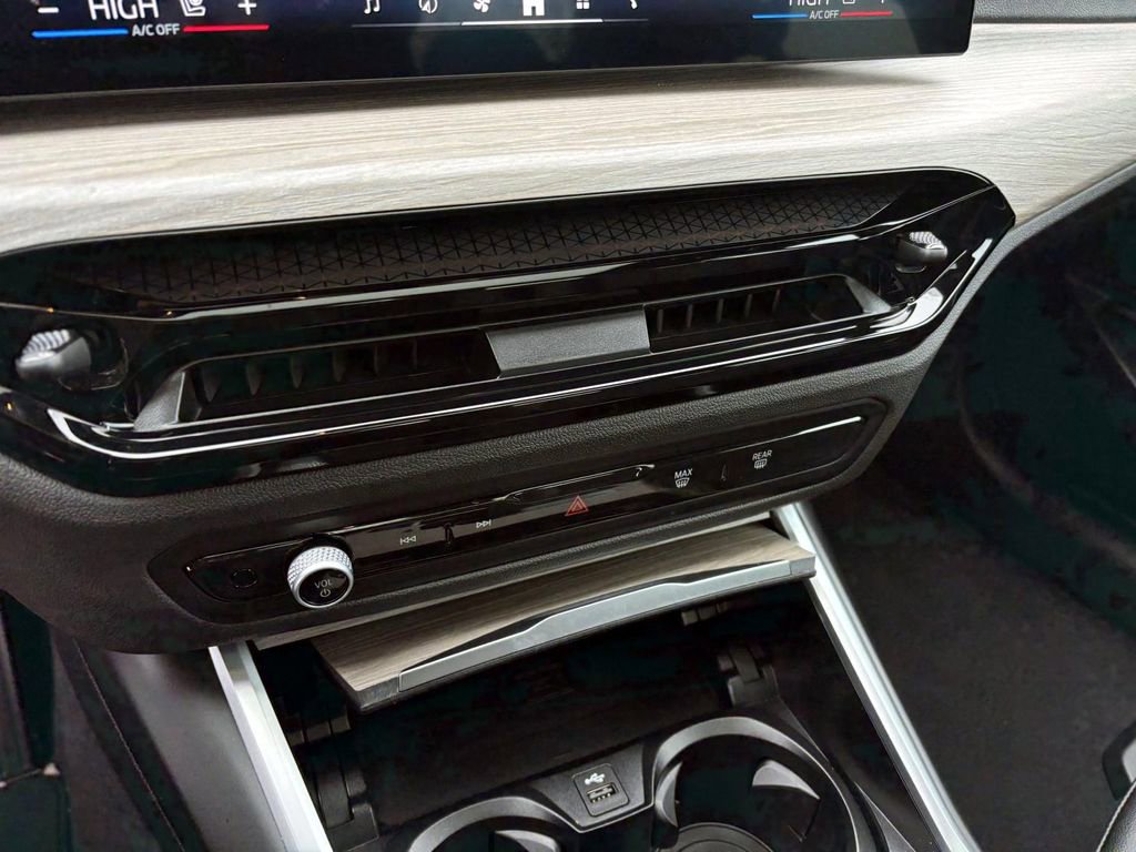 Certified 2025 BMW 330i xDrive Sedan image 23