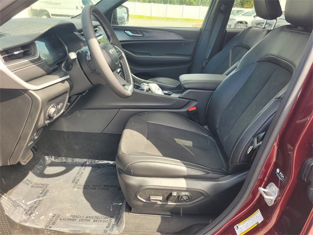 New 2025 Jeep Grand Cherokee Altitude image 4