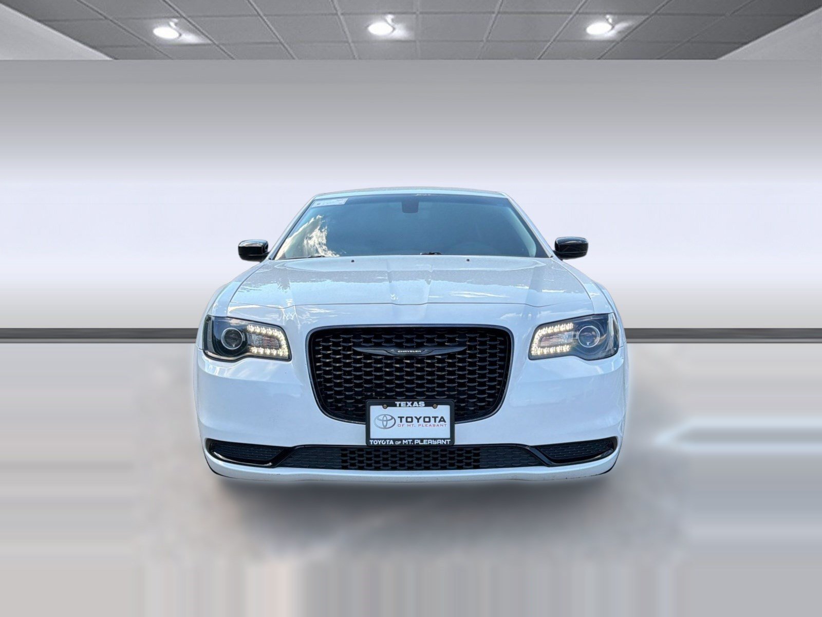Used 2023 Chrysler 300 Touring w/ Sport Appearance Package RWD image 6