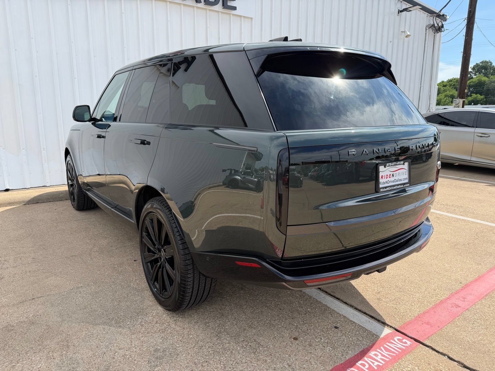 Used 2023 Land Rover Range Rover SE AWD/4WD image 4