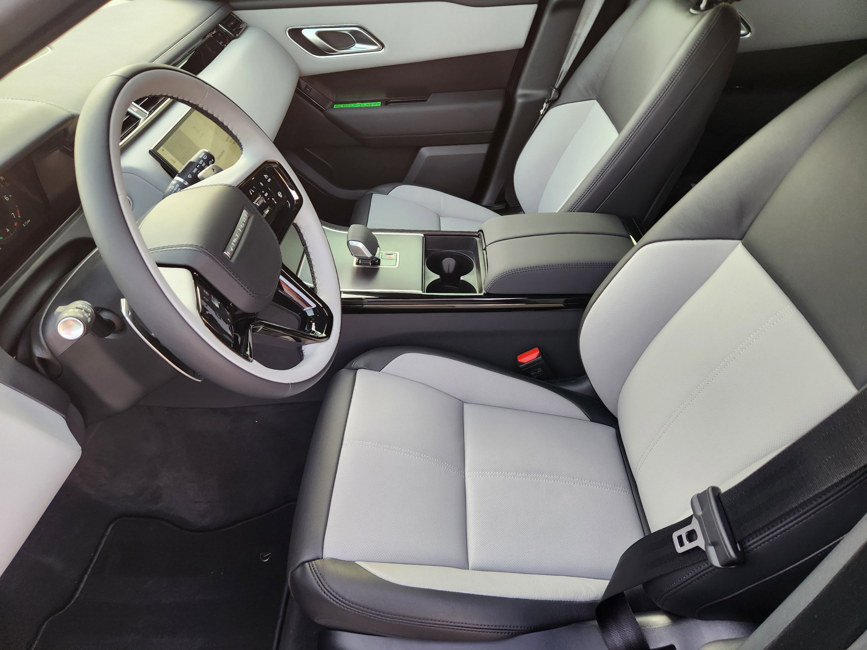 New 2026 Land Rover Range Rover Velar Dynamic SE AWD/4WD image 8