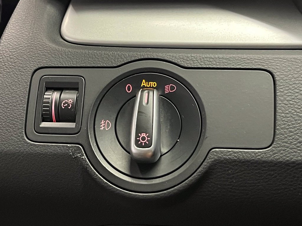 Used 2012 Volkswagen CC Sport FWD image 11