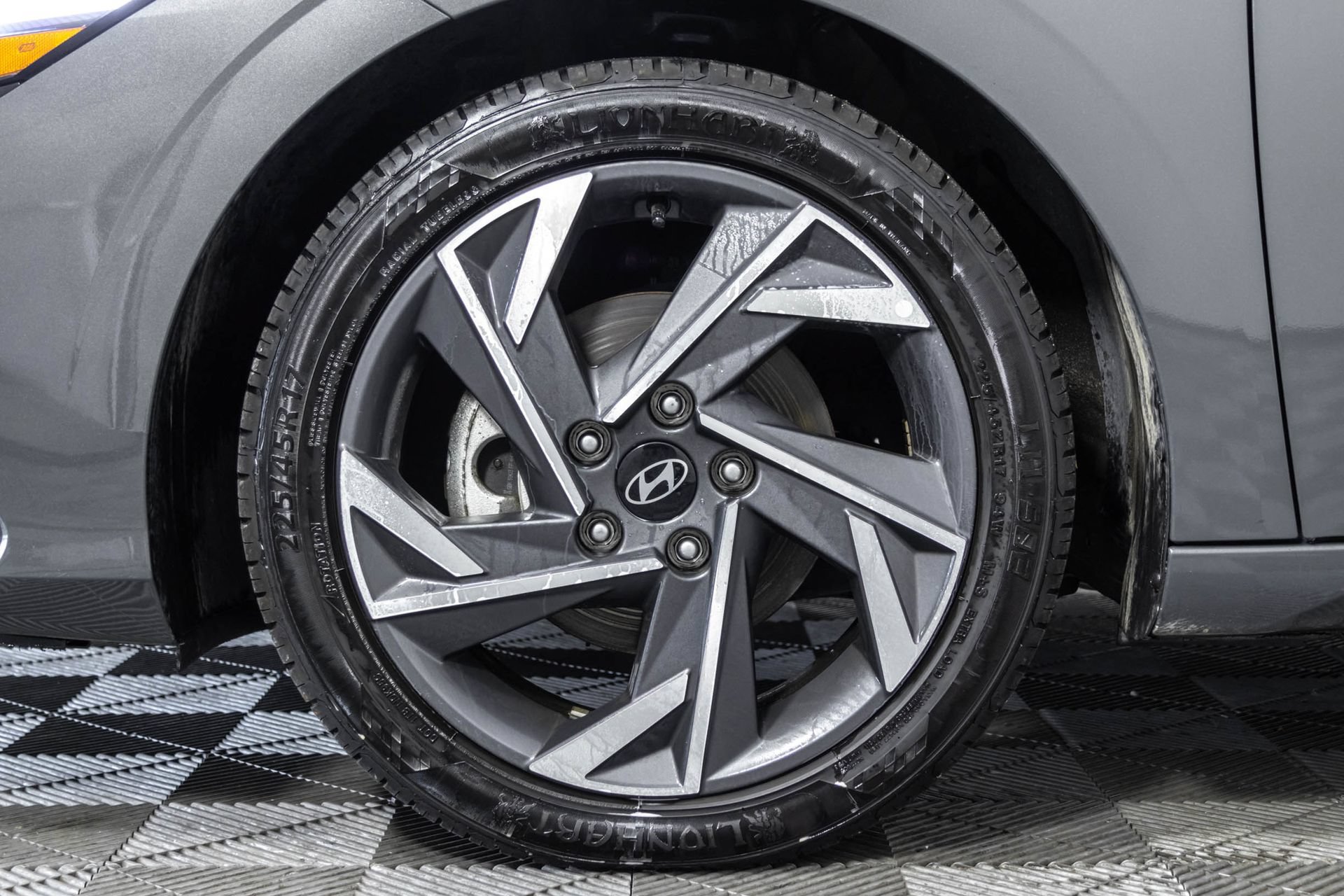 Used 2025 Hyundai Elantra Limited FWD image 47