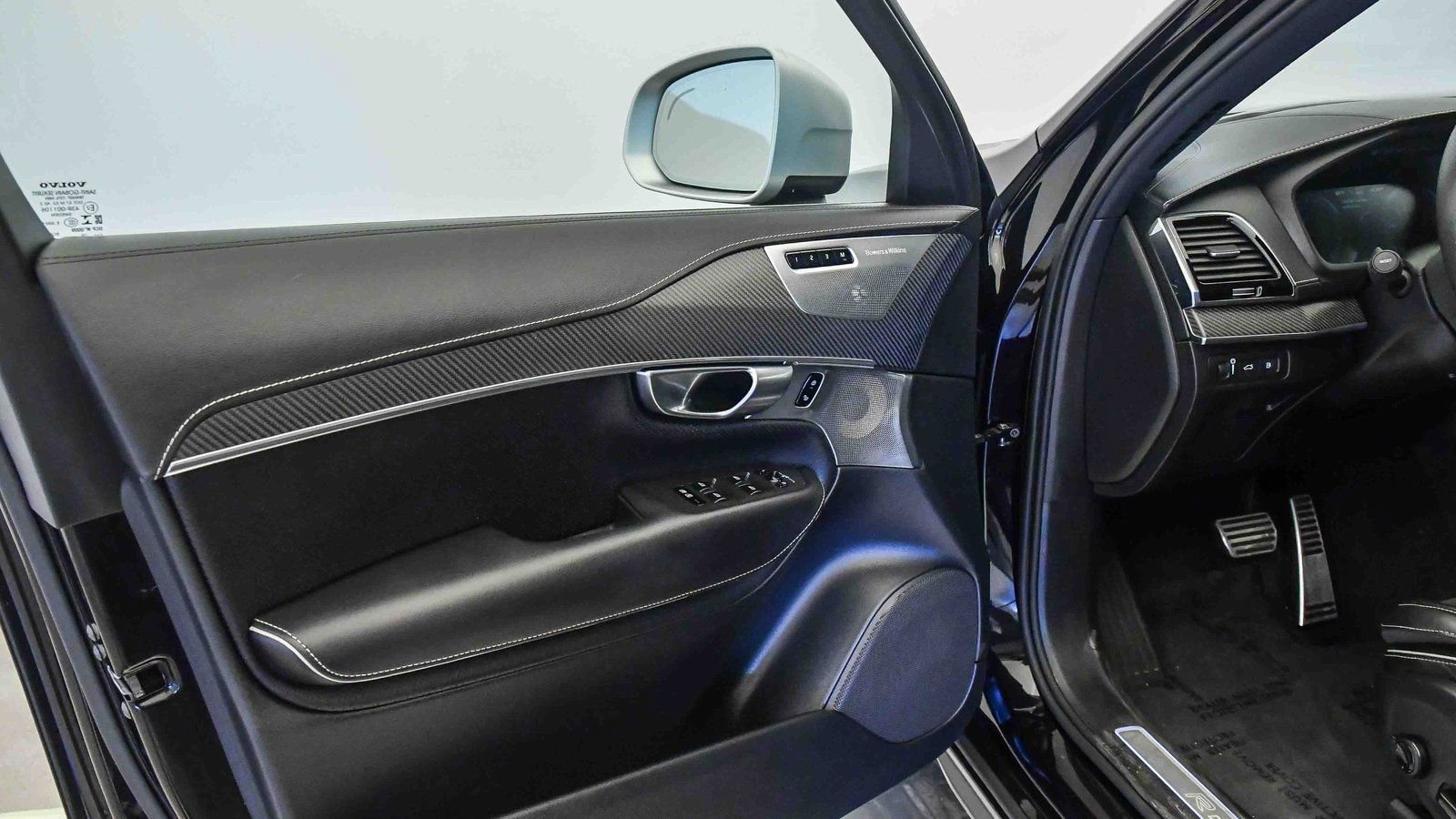 Used 2019 Volvo XC90 T8 R-Design w/ Advanced Package image 31