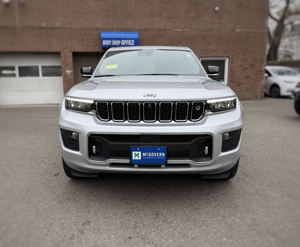 Used 2023 Jeep Grand Cherokee L Overland w/ Advanced Protech Group III AWD/4WD image 2