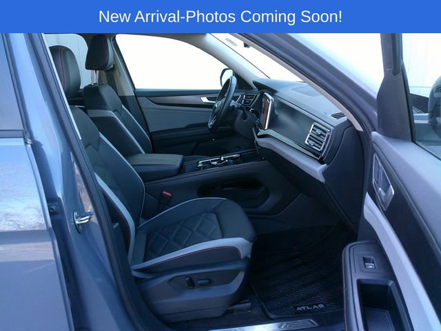 Used 2024 Volkswagen Atlas Peak Edition SEL AWD/4WD image 34