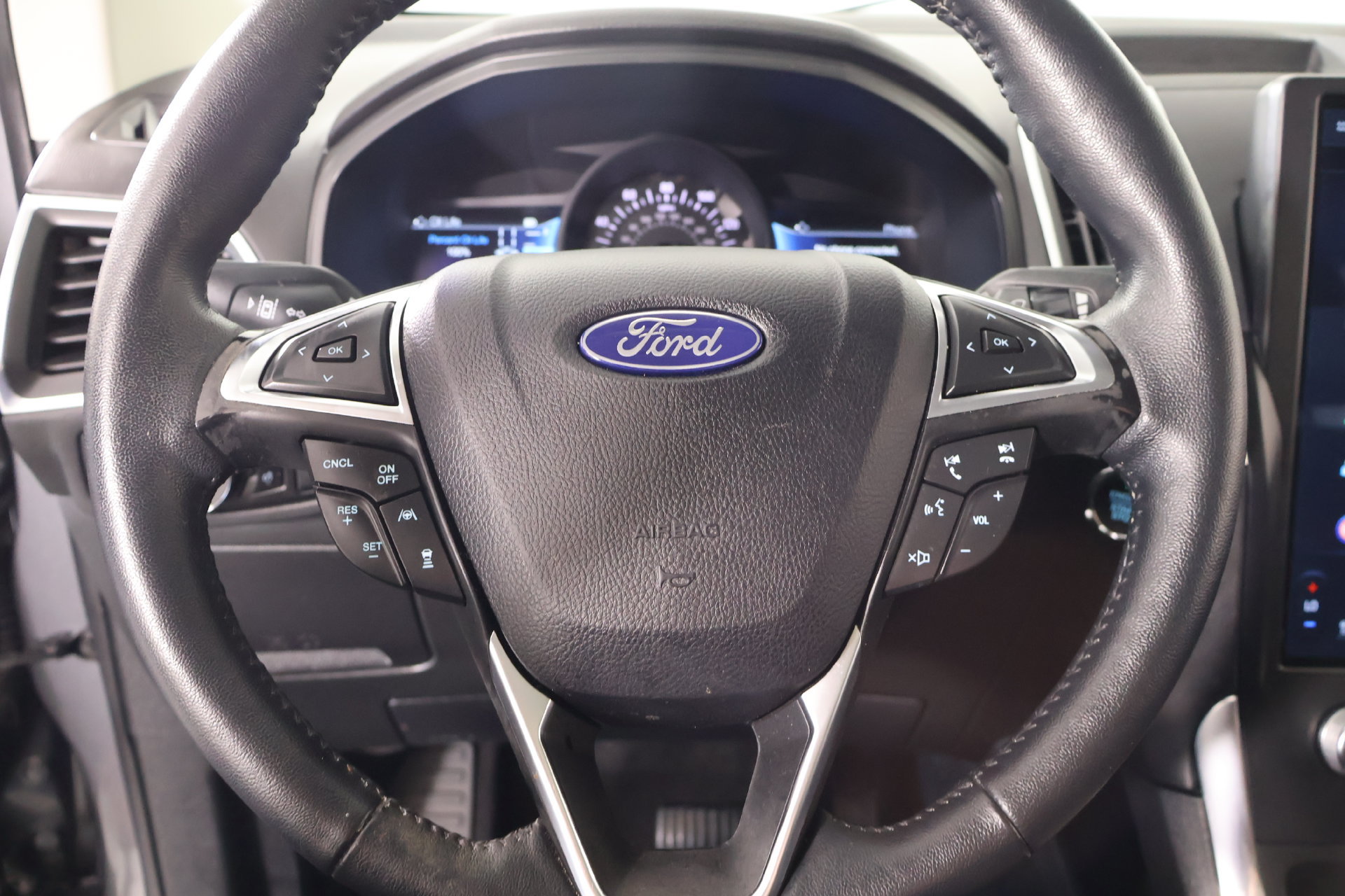 Used 2024 Ford Edge Titanium w/ Equipment Group 301A AWD/4WD image 3