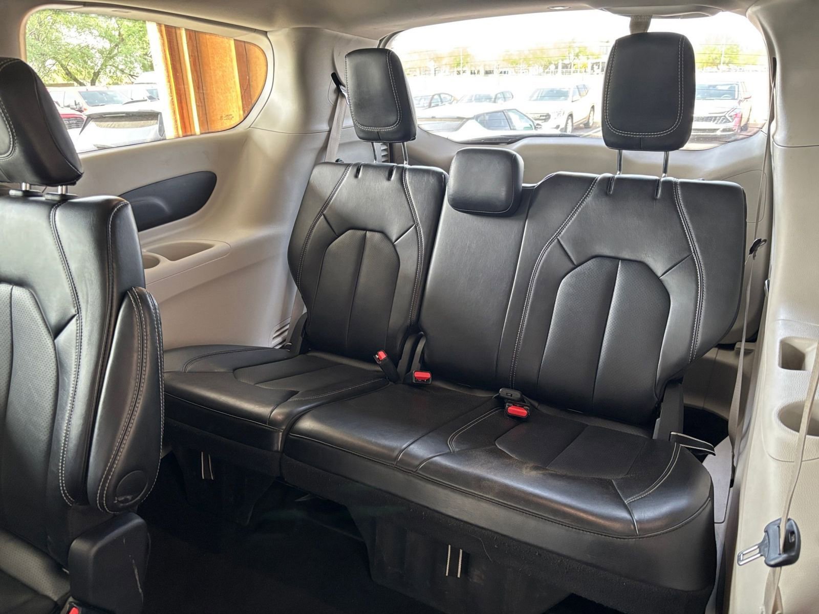 Used 2024 Chrysler Pacifica Touring-L image 31