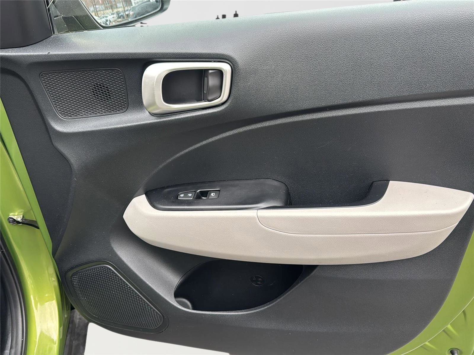 Used 2023 Hyundai Venue SEL w/ Cargo Package image 32