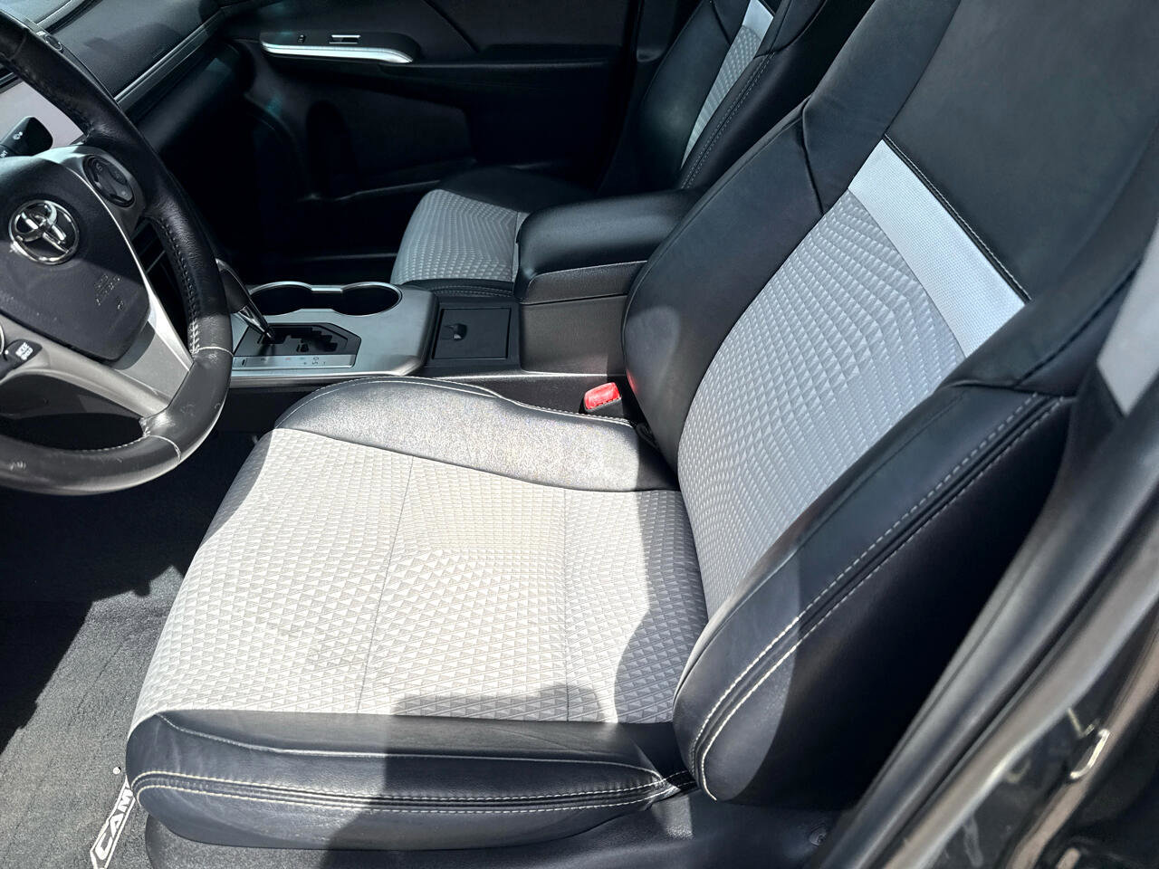 Used 2014 Toyota Camry SE image 10