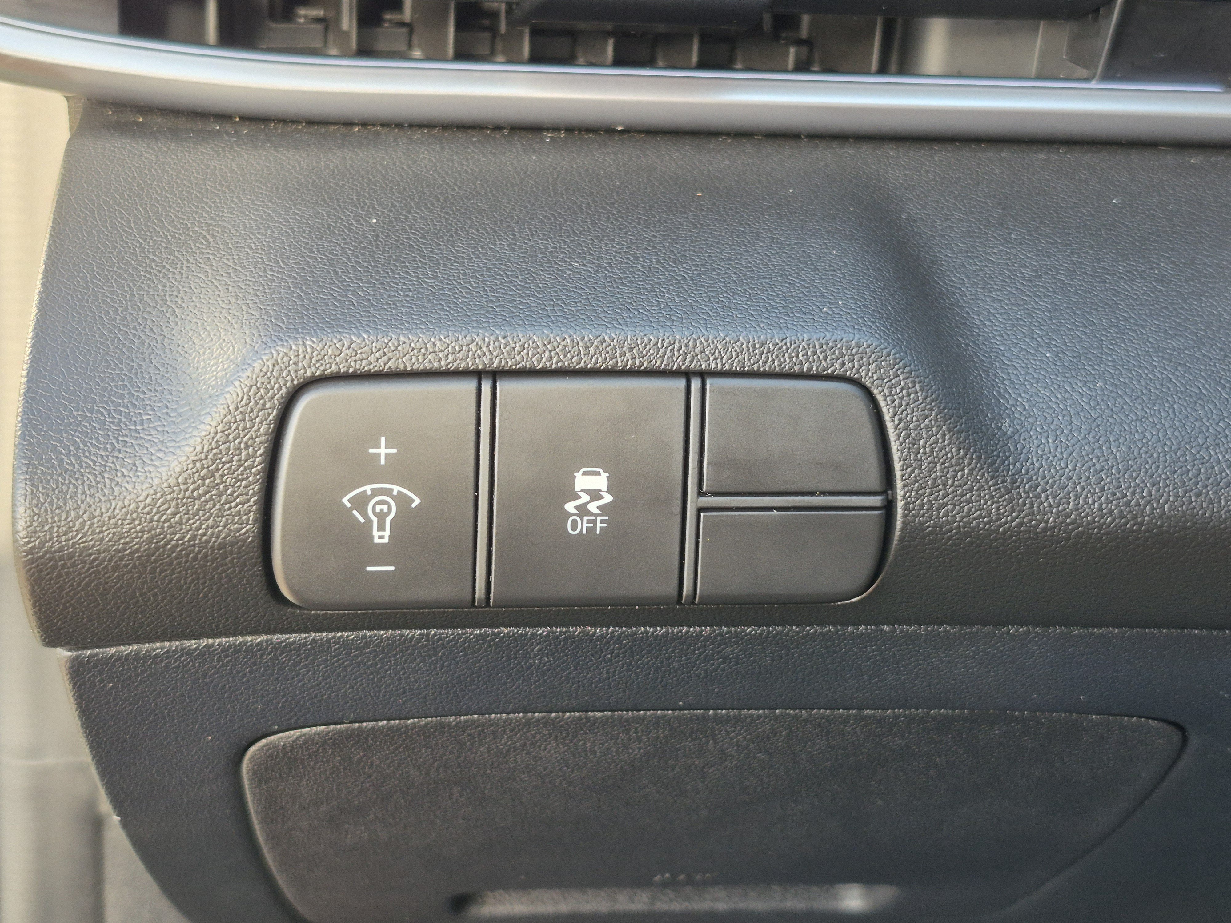 Used 2024 Hyundai Elantra SEL FWD image 28
