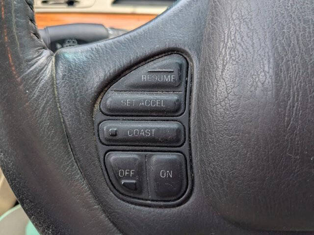 Used 2003 Ford Crown Victoria LX RWD image 16