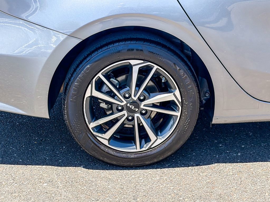Used 2024 Kia Forte LXS w/ LXS Technology Package FWD image 13