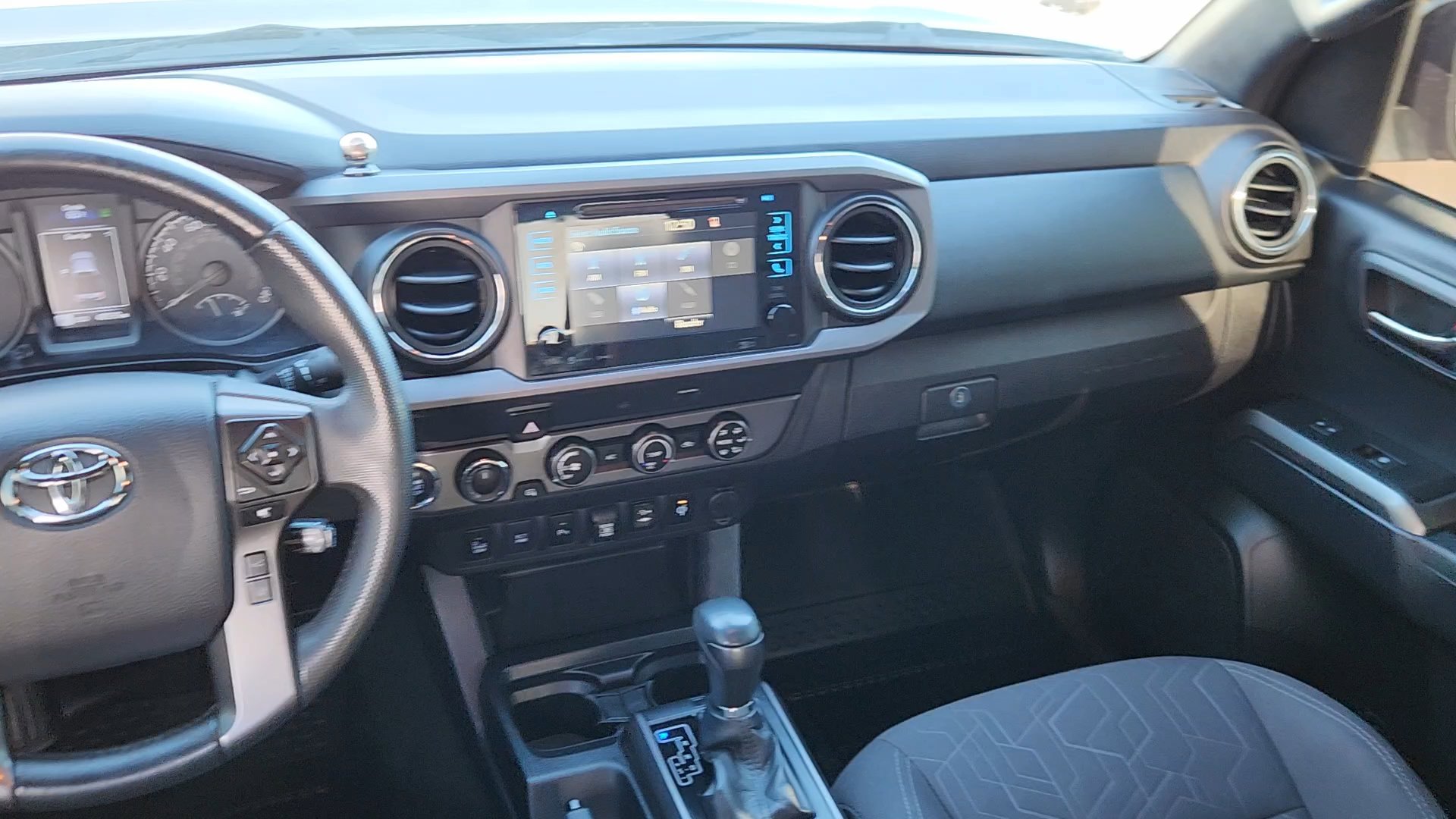 Used 2019 Toyota Tacoma TRD Off-Road image 17