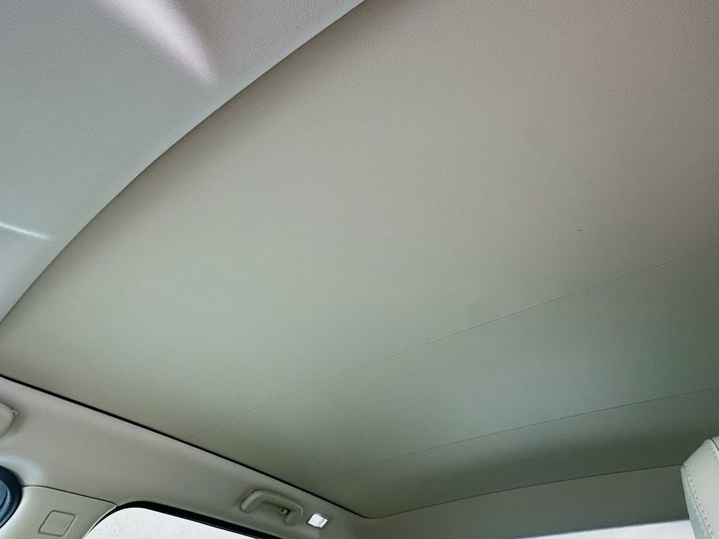 Used 2017 Land Rover Discovery Sport HSE Luxury image 23