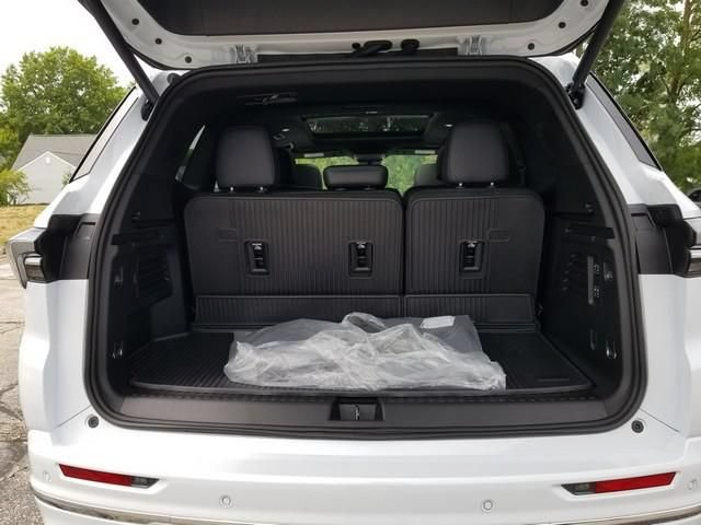 New 2026 Buick Enclave Avenir w/ Super Cruise Package AWD/4WD image 5