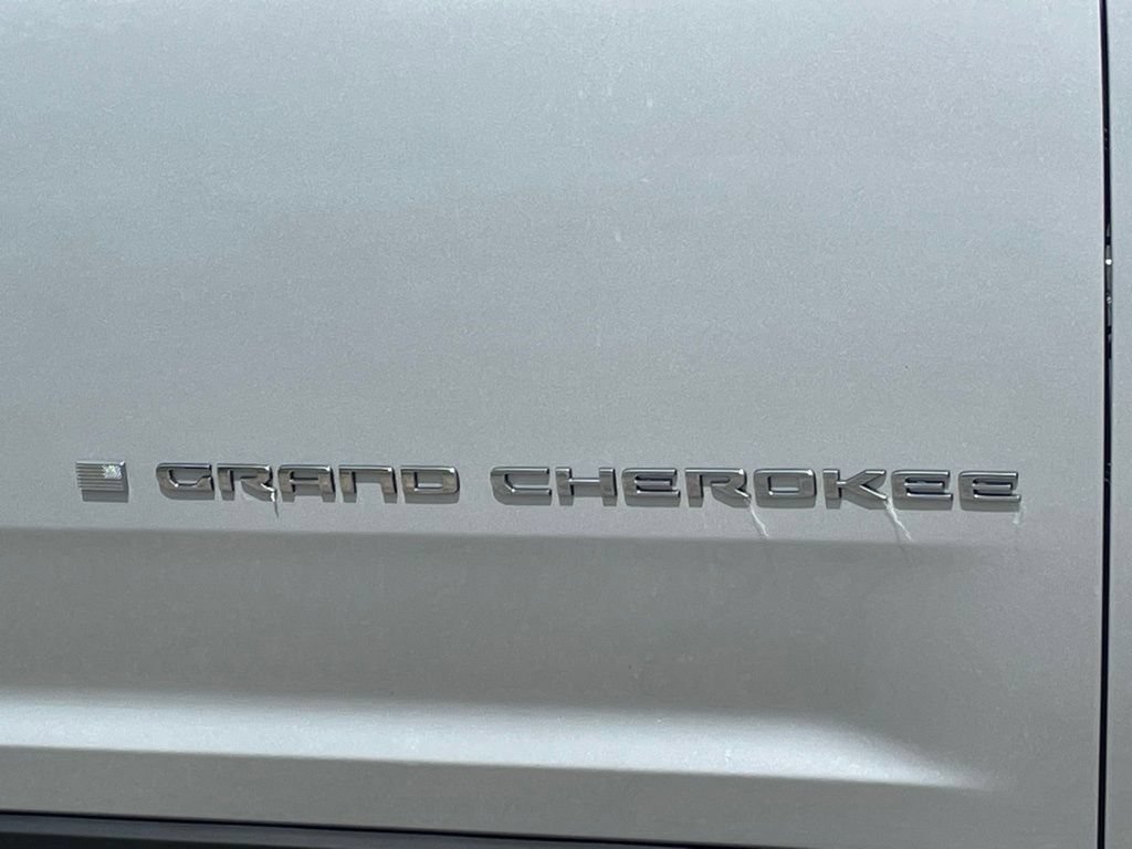 Used 2023 Jeep Grand Cherokee L Laredo AWD/4WD image 10