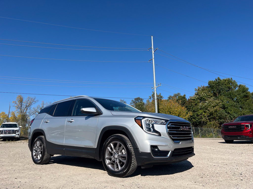 Used 2022 GMC Terrain SLT w/ LPO, Floor Liner Package AWD/4WD image 5