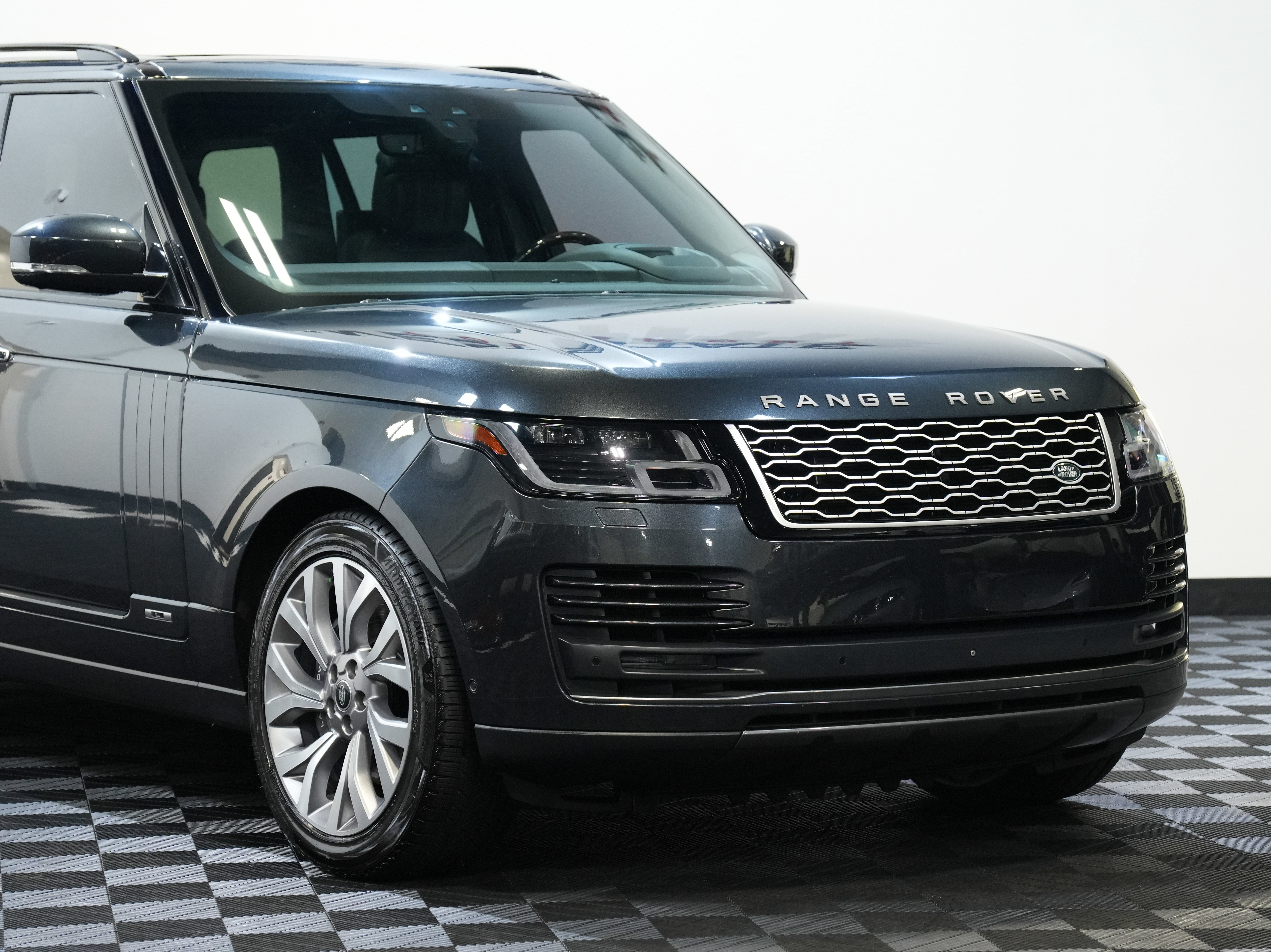 Used 2018 Land Rover Range Rover Long Wheelbase Autobiography image 9