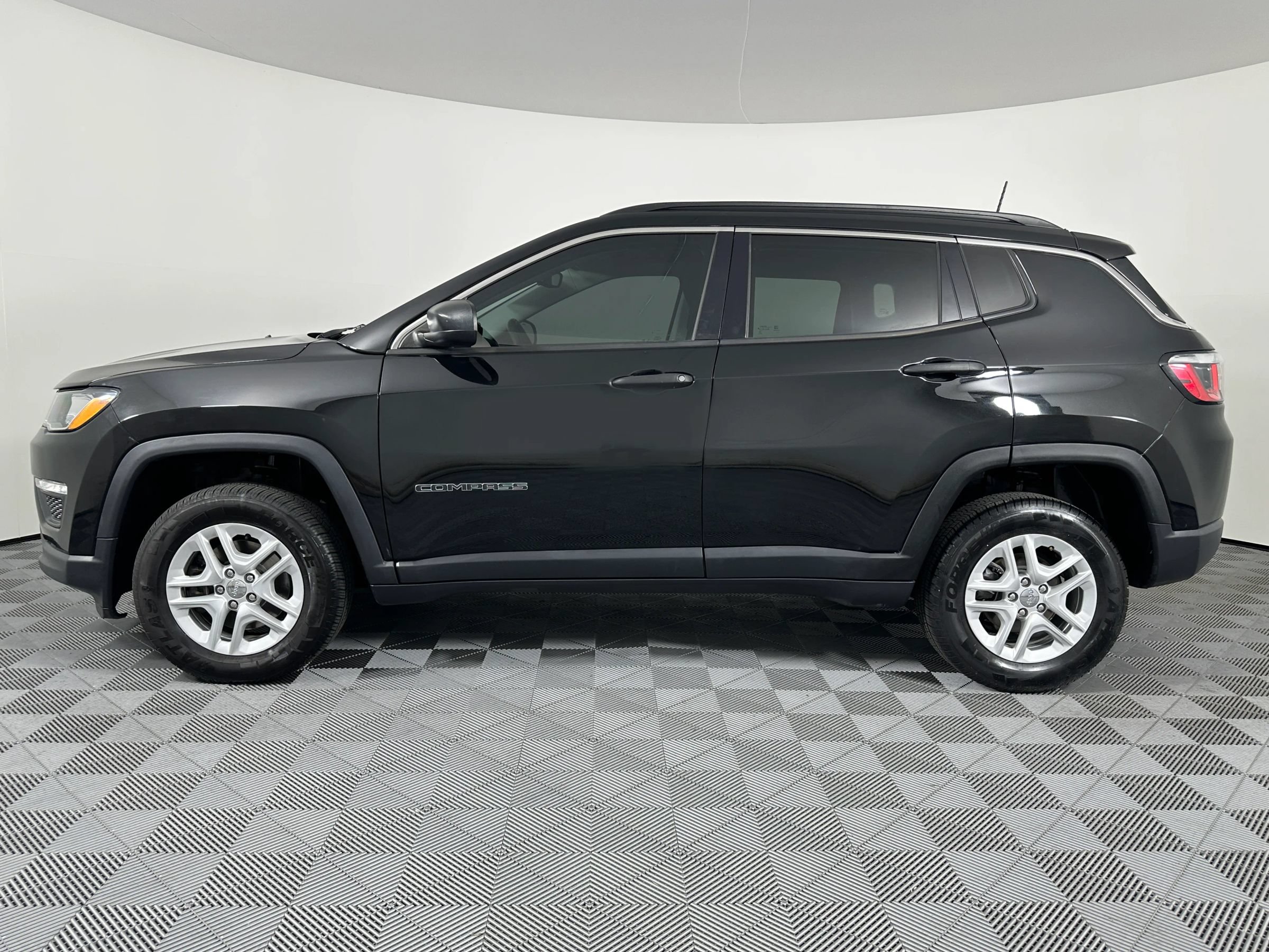 Used 2020 Jeep Compass Sport w/ Cold Weather Group AWD/4WD image 7
