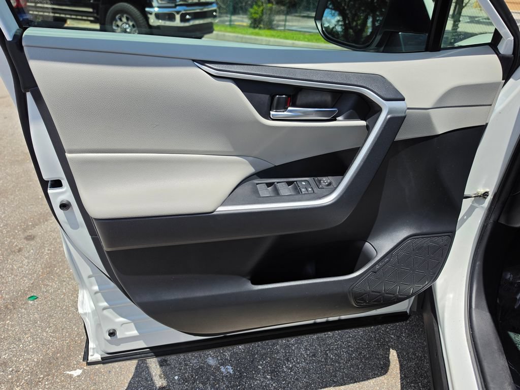 Certified 2022 Toyota RAV4 XLE AWD/4WD image 10