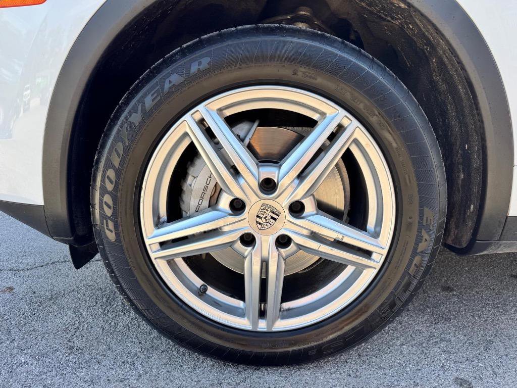 Used 2015 Porsche Cayenne S w/ Infotainment Bose Package image 9