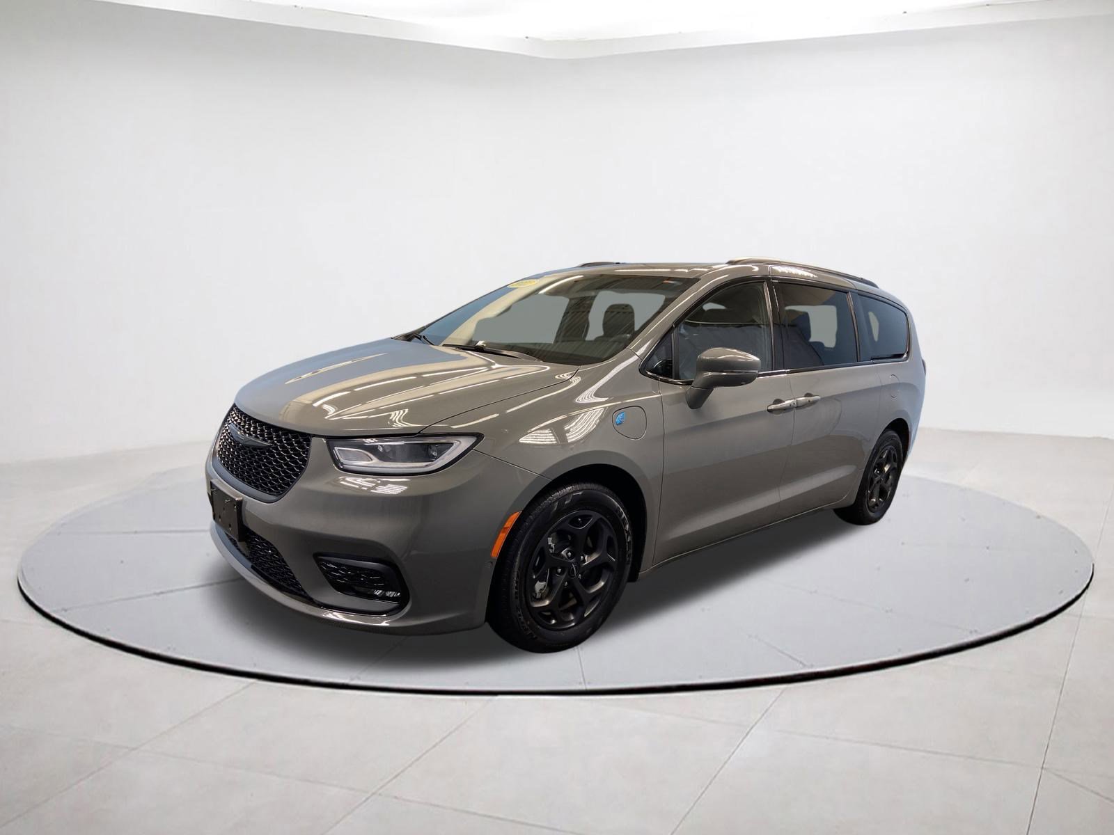 Used 2022 Chrysler Pacifica Limited w/ S Appearance Package image 3