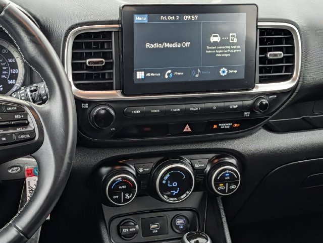Used 2021 Hyundai Venue SEL FWD image 15