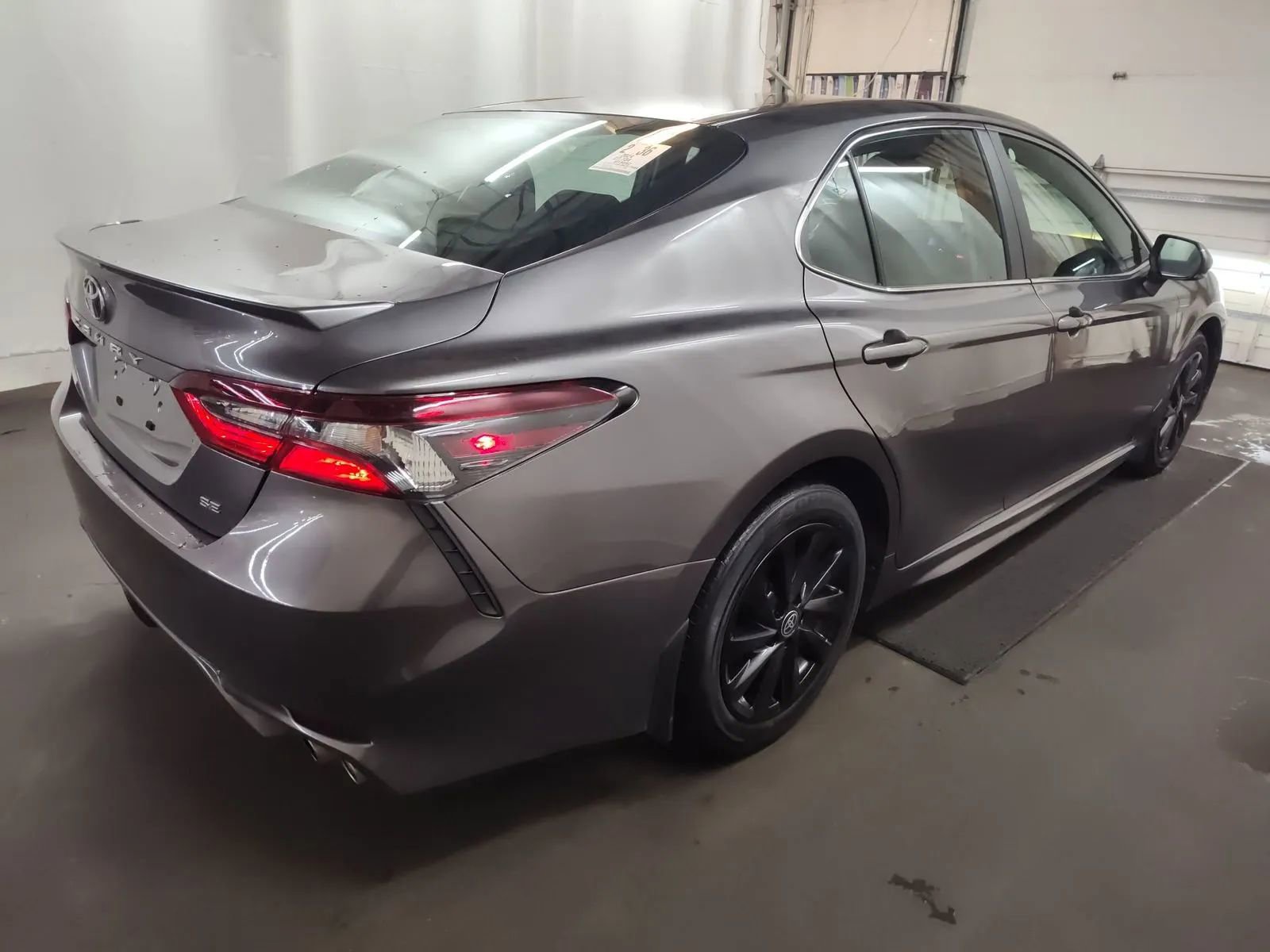 Used 2024 Toyota Camry SE FWD image 3